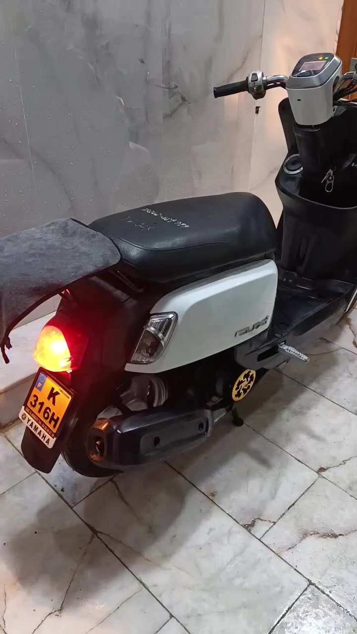 سلام عليكم دراجة بوليس مسطره للبيع
دراجة مكفوله كفاله عامه قبل شهر نازله من الرمبه اوراقها موجوده 
مبدل بيها كفرات وكفراتها الاصليه موجودات قبل كم يوم مبدل كلجات 
مزود بيها يدات بريك و قبق فلاوين شرط المعدل و الشلعه 
السعر مليون و 300 وبيها مجال مكاني كربلاء حي العباس 
للاستفسار علئ هذه الرقم ***********
