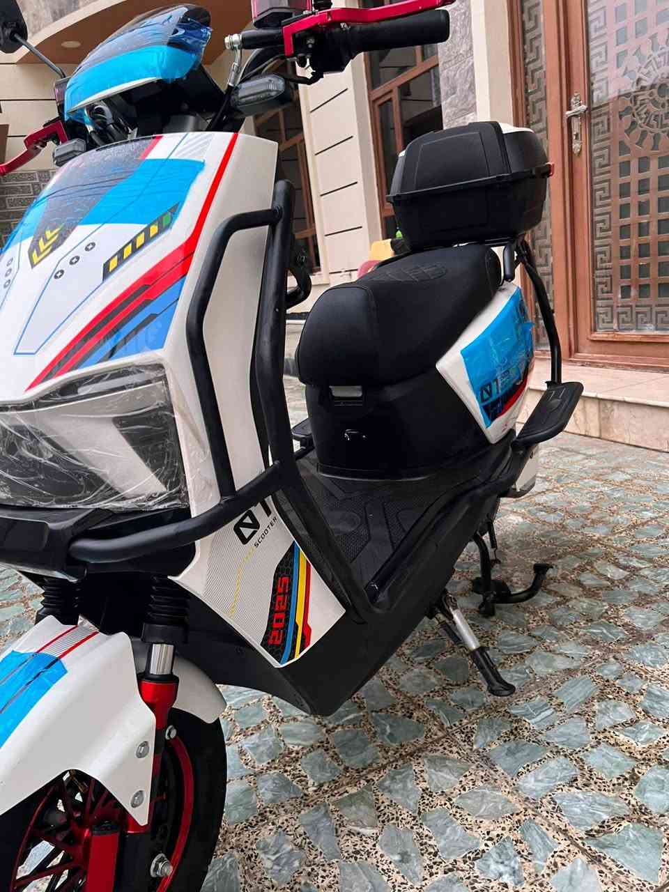 السلام عليكم 
للبيع سكنس مدرعه 
دراجه مستخدمه شهرين 
بطارياتهه تخم يقره 11 
سويج بصمه كرت 
ع وضع الشركه خير من الله 
السعر 600 وبيه مجال 
اتصل وتدلل***********
