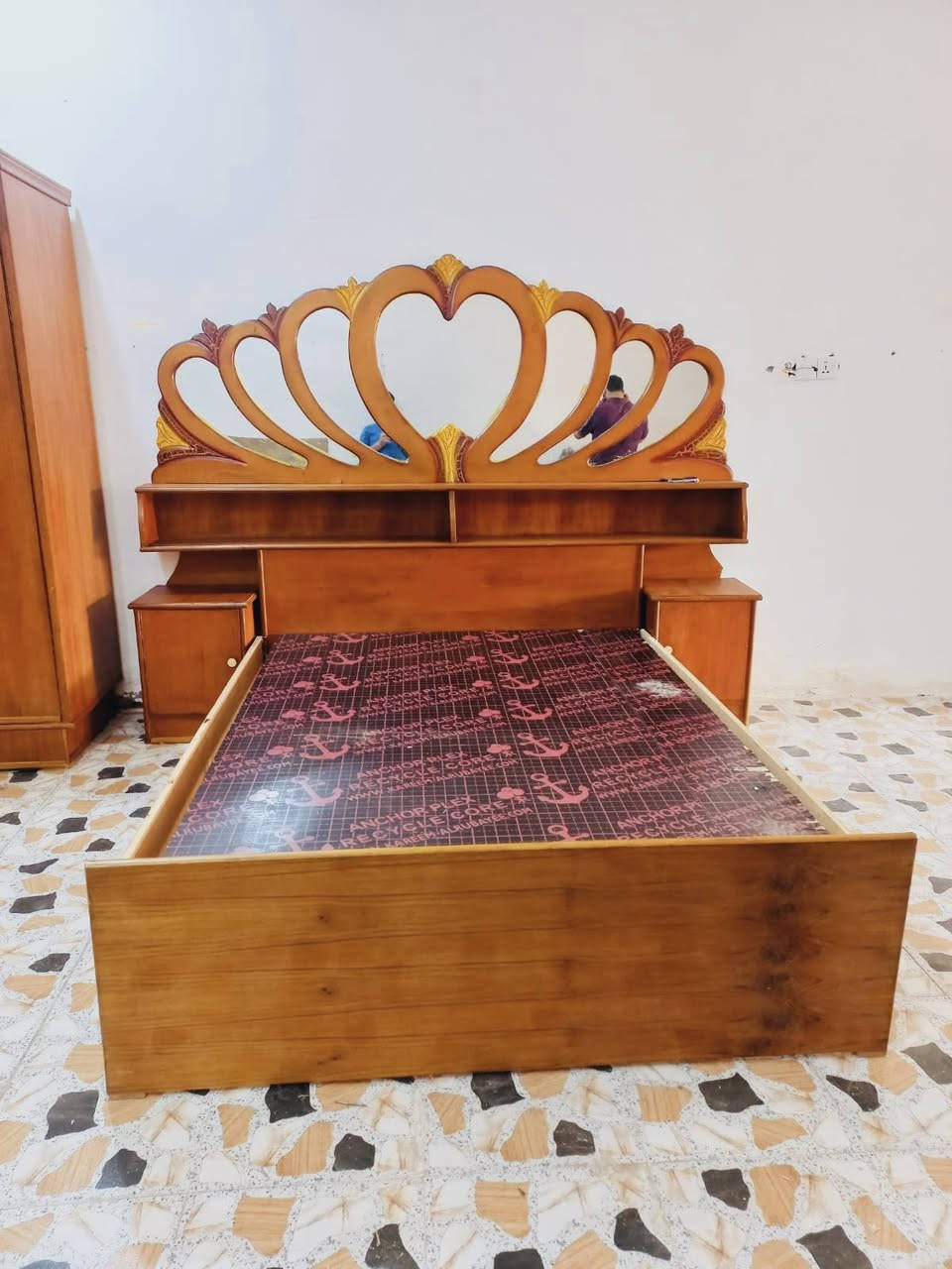 السلام عليكم يوج غرفه خمسه باب مستخدمه نضيفه جاهزه صبغ وتلميع ويدات كله جديد السعر ٤٧٥ للإستفسار مراسله الصفحه او الاتصال *********** واتساب موجود
