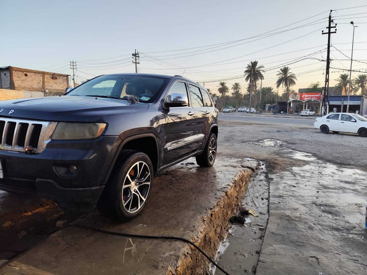 للبيع جيب لاريدو موديل 13 فول مواصفات جكات امريكي مكينه هيمي رقم بغداد مكان بغداد رقم ***********
