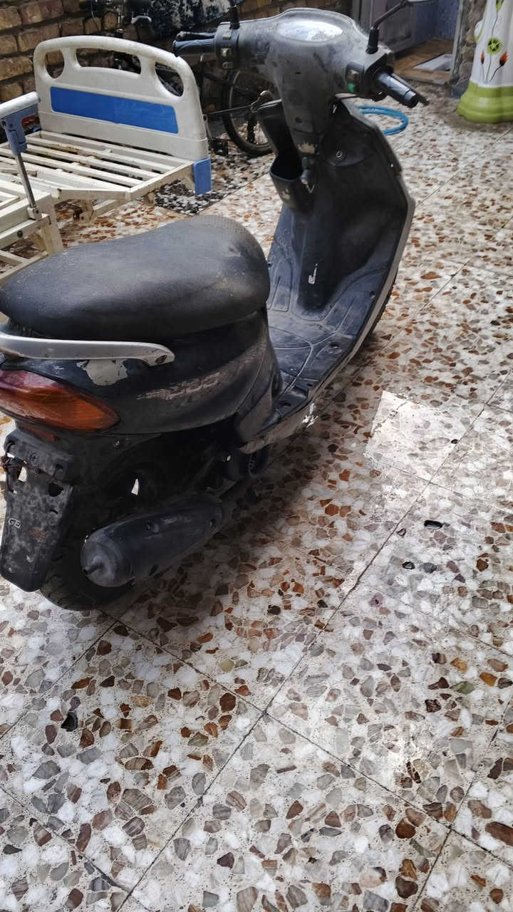 دراجه ماكس للبيع دراجه كلها شغاله ونظيفه ماعدهة بيها دخانه بيضه 250 بغداد الشعب شارع  الصحه ***********
