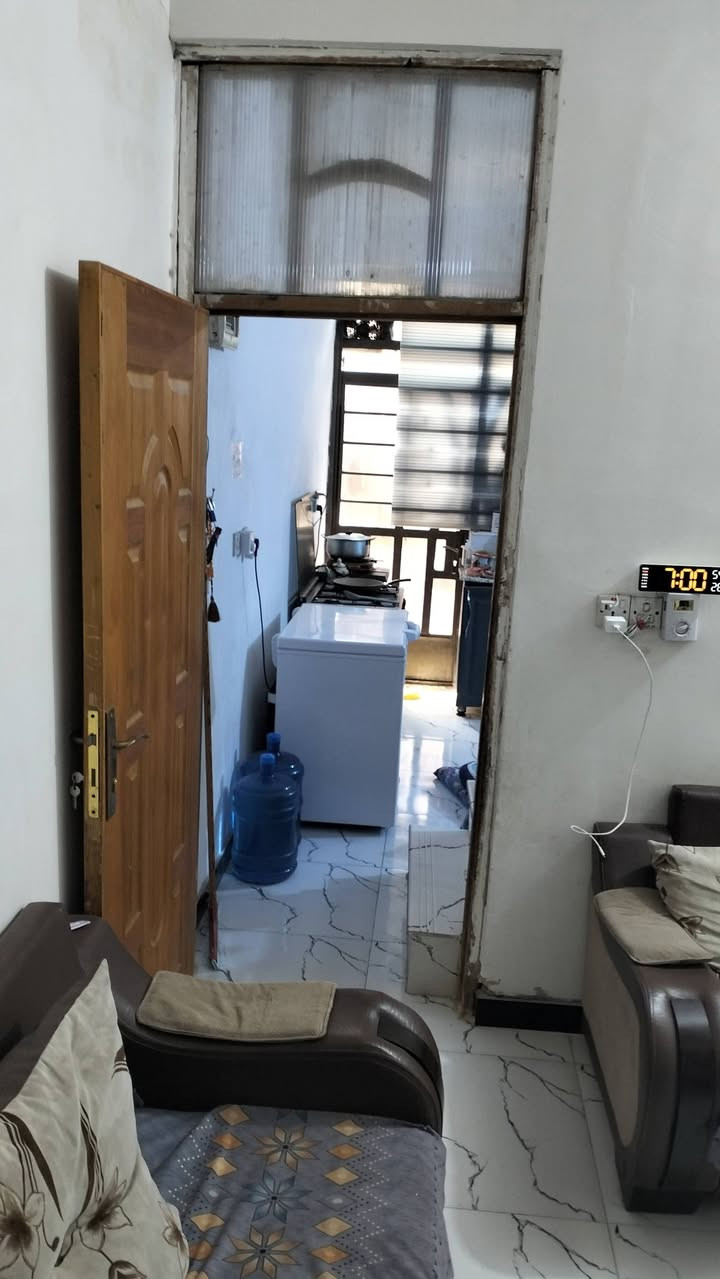 السلام عليكم بيت للبيع 50 متر طابق ونص سند 25 بناء طابوك بس الغرفه الفوك بلوك وسندويج الزعفرانيه شارع الجواهري قبل السده ب5 افرع الفرع بي مجاري البيت جاهز مناقصه اي شي رايده 47 مليون الي ميشتري يعبر المنشور فضلا وليس امرا وهذا رقمي ***********

