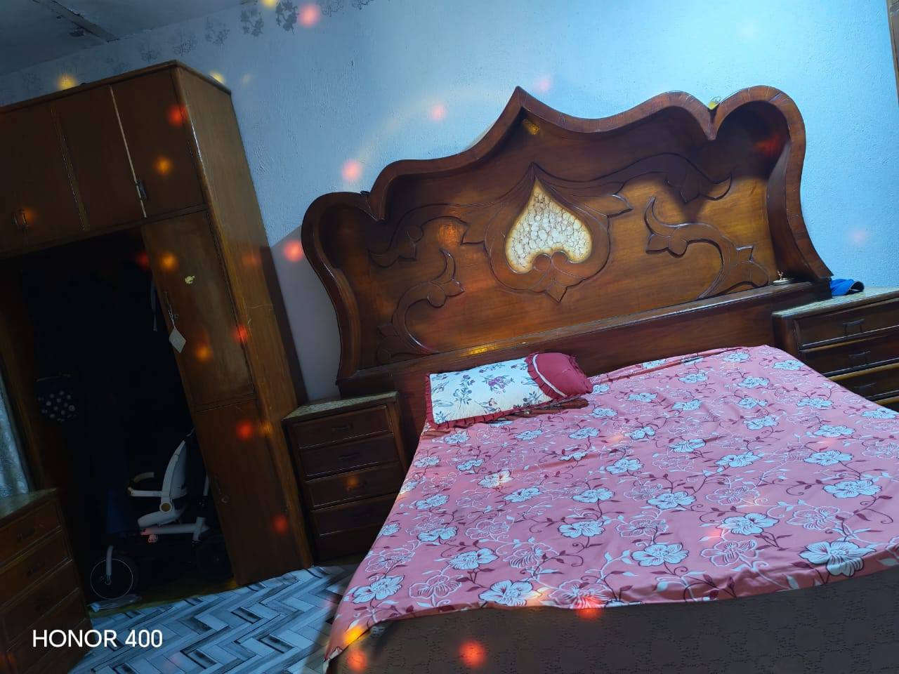 ميز تواليت ولجربايه ولزاويه للبيع بسعر مناسب تسكام الخشب الثقيل
لتواصل ***********
