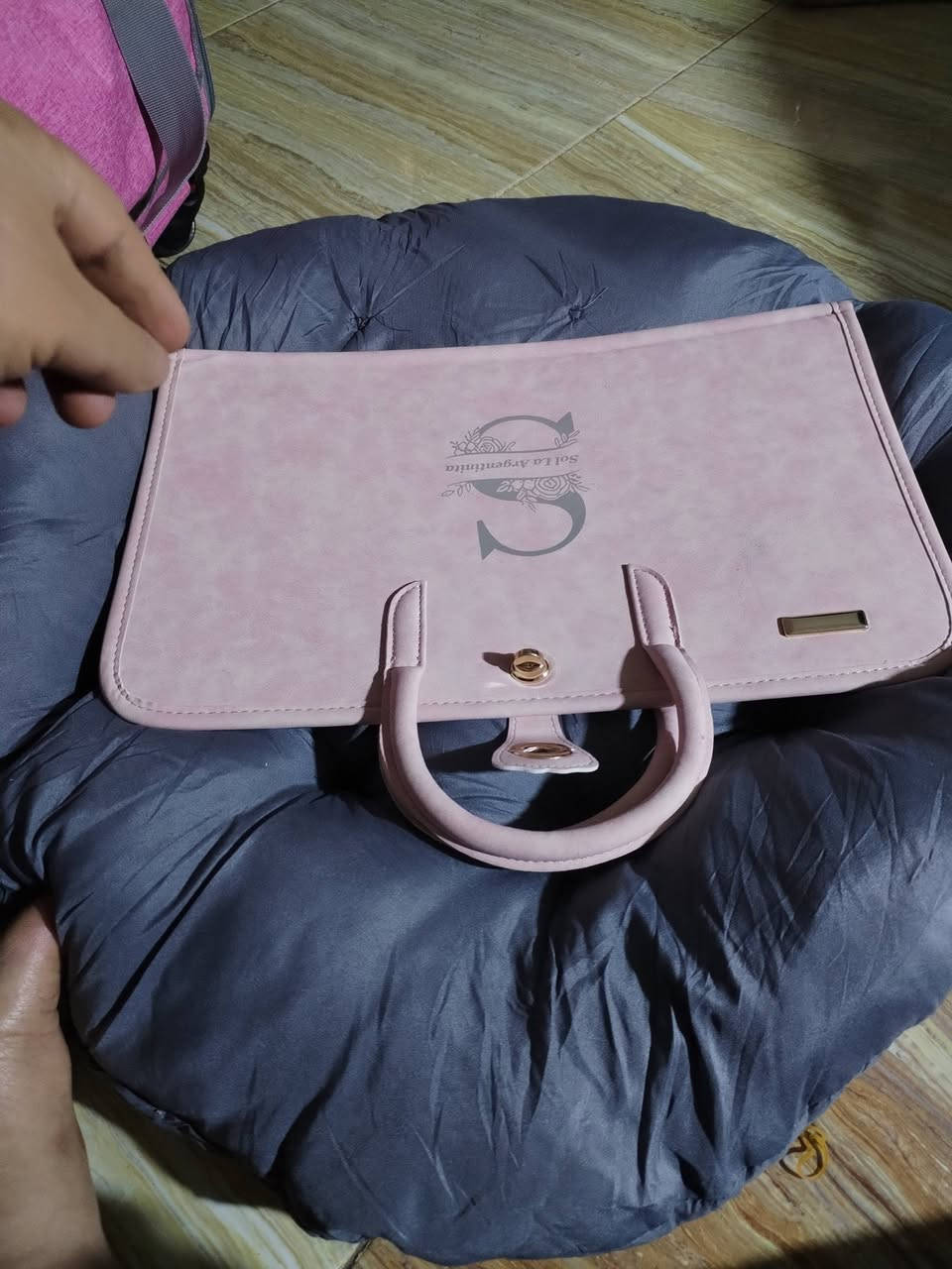حقيبة لابتوب نسائي اول ٥ الاف


**إذا كنت صاحب هذا الإعلان وتريد حذفه لأي سبب، رجاءا أرسل رسالة إلى الدعم الفني**
