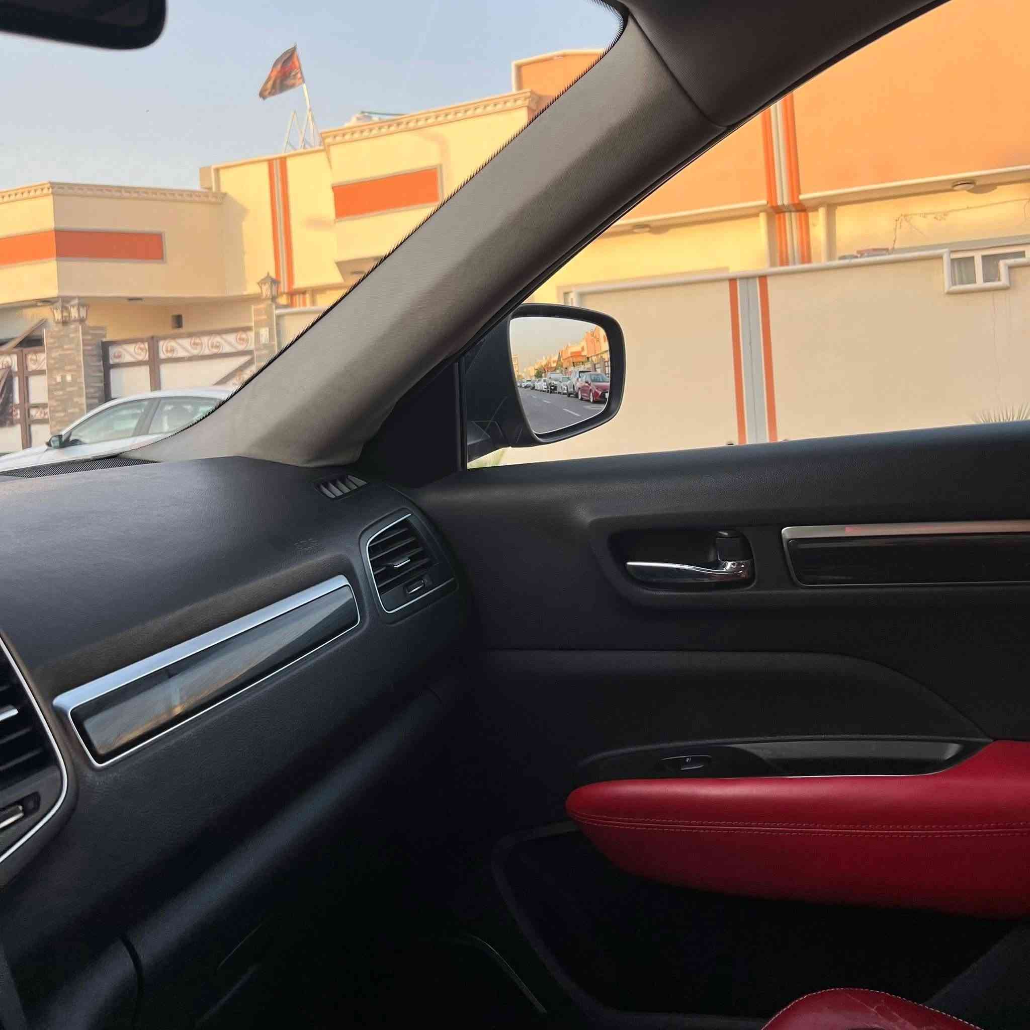 رينو كوليوس 2018
خليجية بيها باب السايق صبغ وجراد بالقماره والصندوك
فول مواصفات 4WD
بانوراما
حساسات 360
كشنات تدفئة تبريد
تحديد مسار
مثبت سرعة
مري شفط
صندوك كهرباء
مري تعتيم
السيارة ماشية 145km
مكان السيارة البصرة
السعر 155 وبيها مجال 
***********
