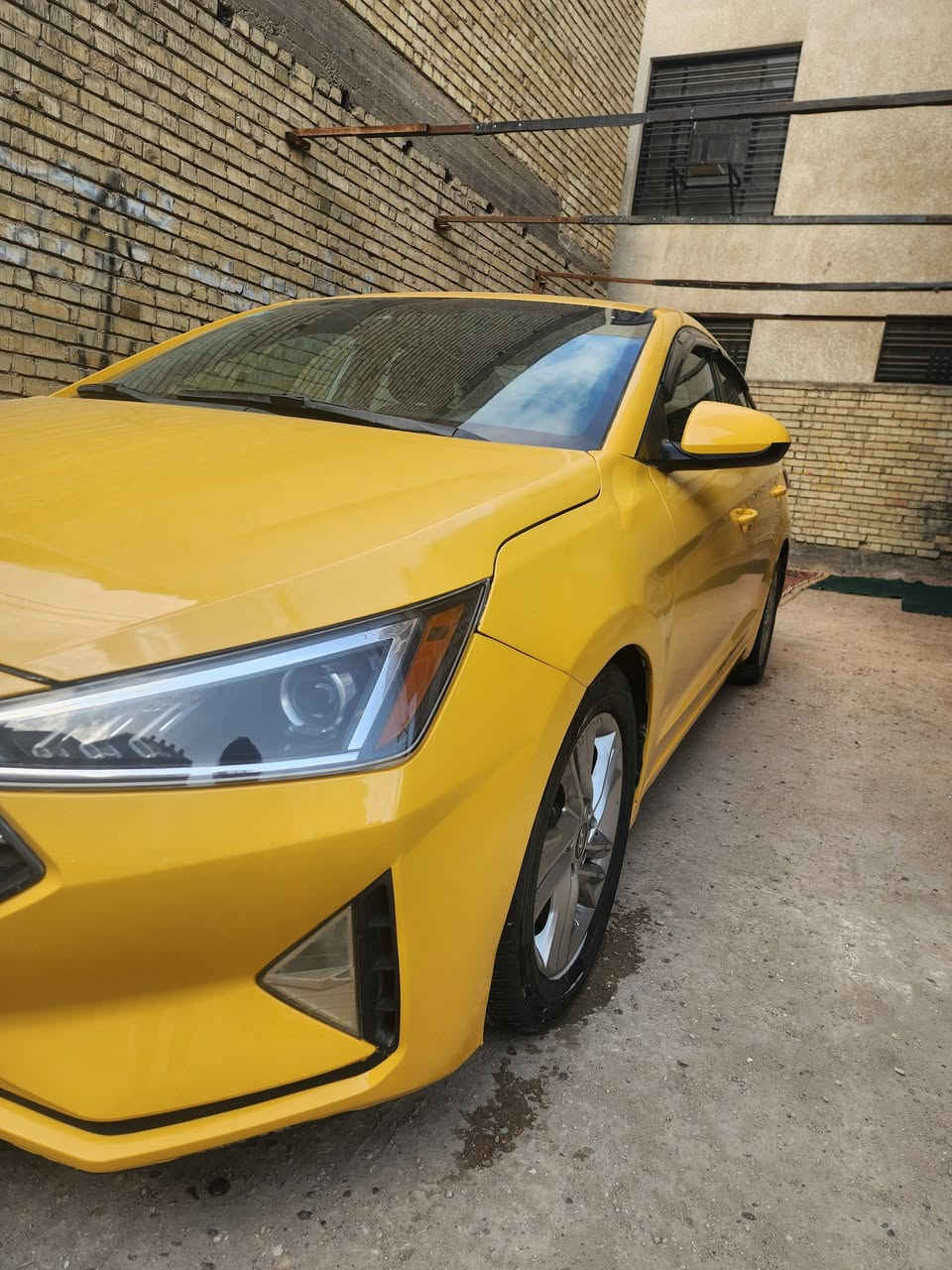 السلام عليكم النترا موديل ٢٠٢٠ بسمي رقم بغداد مكانهه بغداد الدوره ماشيه ١٥٧ صبغ بنيد ودعاميه وجاملغ خلفي ع كد شبر السعر ١٣٣ وبيهه مجال بسيط 
للاتصال ***********
