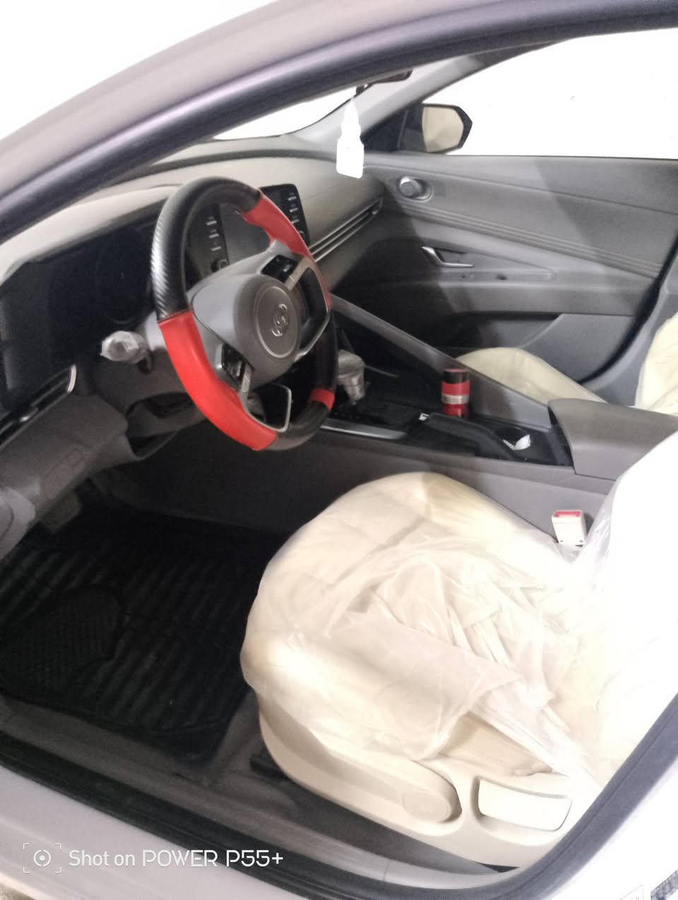 النترا موديل خليجي 21 
لون ابيض 
ماشيه 68 محرك 2000 
تبريد قطعتين 
مري شفط 
فتحه 
بصمه 
رقم اربيل 
رادار جانبي
حساسات وره 
سعر 155 بيها مجال
تريد مداور تريد وكاله 
وكاله حاليا بأسمنه 
مكانه نجف 
الرقم ***********
