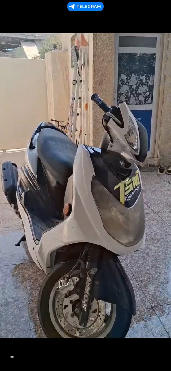 للبيع دراجه سكنس فحل نوزل كوري خطين 
دراجه خير من الله مكينه ناعمه مكفوله الدراجه اي نقص ما بيها بس الباتري الكويل مالته يراد تبديل الدراجه مداريها دهن امزويل وبانزين محسن السعر ٨٠٠ وبيه مجال بسيطططط للتواصل ع هاذ الرقم ***********
