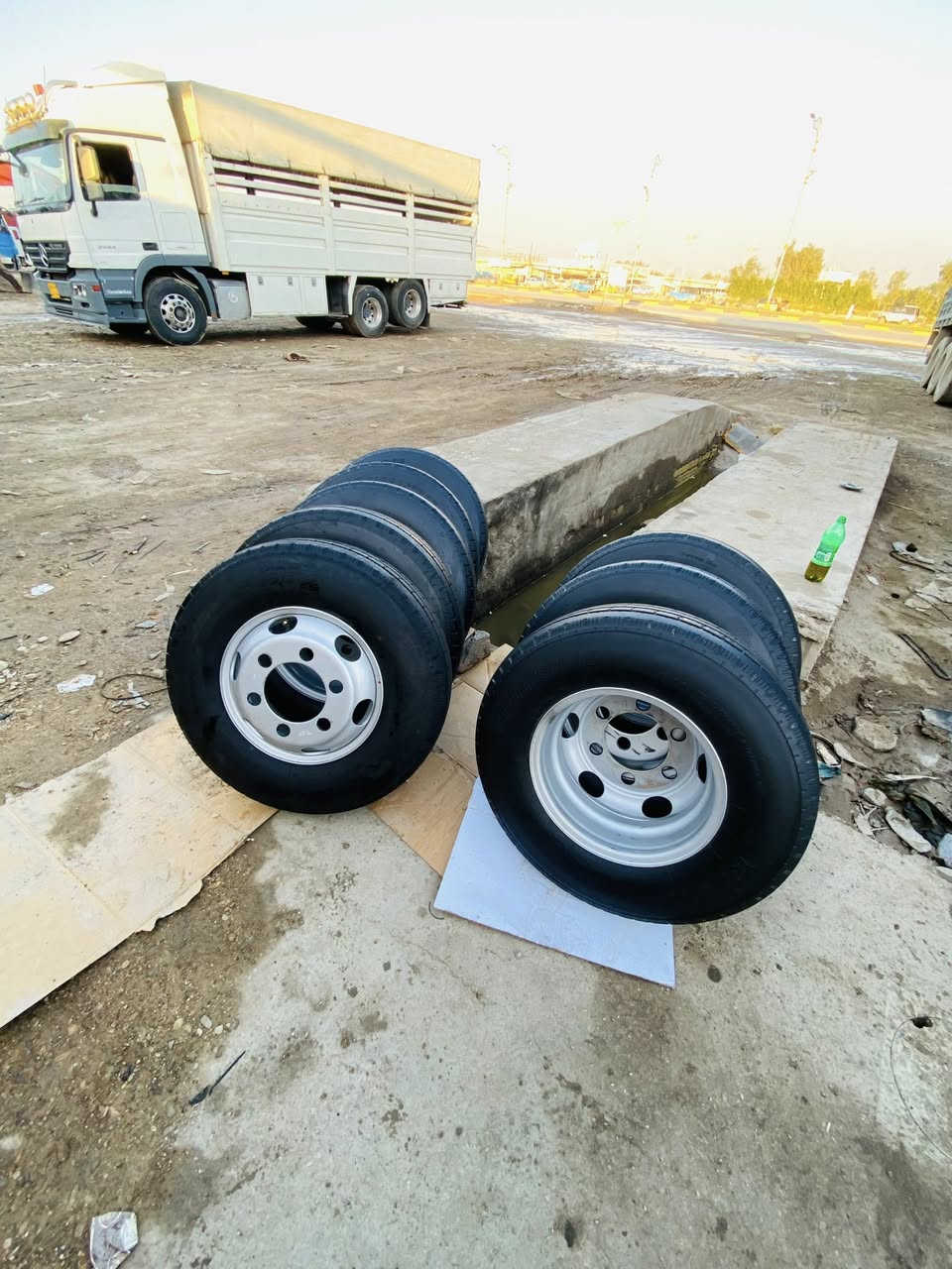 السلام عليكم للبيع حجم 225/85/16 برجستون ياباني مديل 25 سعر الزوج 275$دولار   ***********
