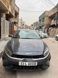 كيا فورتي ٢٠٢٣  لون فيلي  ماشيه ٣٥ بدون صبغ  بارد فقط بالبنيد  شاشه فو...