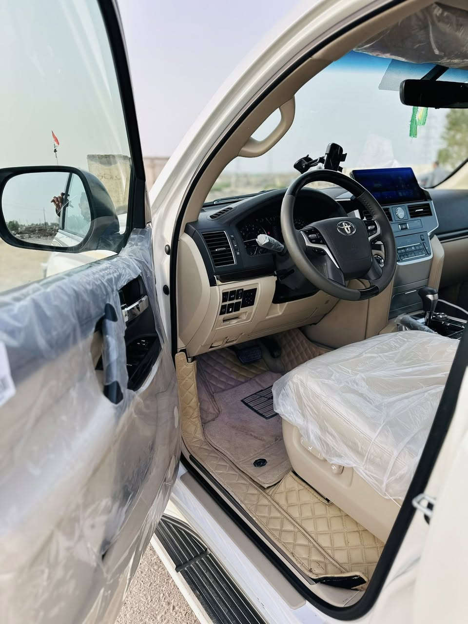 يالله سلام عليكم للبيع لاندكروز 2021 فول 1/1 محرك 6 سلندر ماشيه 80 ألف كفاله عامه فقط جاملغ بيه مقسم رقم اربيل دولي بأسمي شخصيا امس محوله هزه وفحص سنويه جديده ل31 شراي اتصل *********** مكاني ذي قار الرفاعي بيع او مراوس حسب القناعه
