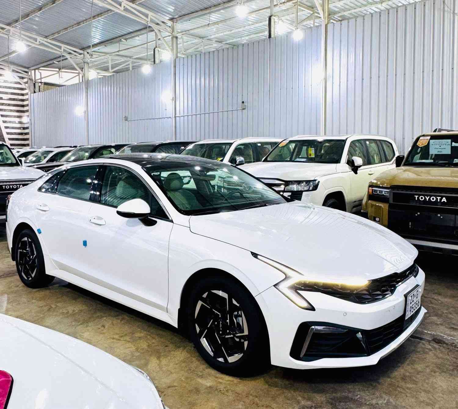 ☑️♥️. مجموعه الملك للتجاره السيارات .♥️☑️⸻

✅نقدم لكن افضل العروض المناسبه لزبائن الكرام 

 🚗 كيا K5        ✅موديل 2024       ✅محرك 2.5 
 
مواصفات خارجية
 • مصابيح أمامية LED مزدوجة (Dual LED)
 • إضاءة نهارية LED
 • كشافات ضباب LED
 • فتحة سقف بانوراما 
 • جنط 18″ ألومنيوم رياضي
 • مصدات و تصميم أمامي وخلفي رياضي
 • مرايا جانبية كهربائية + إشارات LED
 • حساسات أمامية + خلفية

⸻
مواصفات داخلية
 • شاشة ترفيه كبيرة تدعم:
 • Apple CarPlay
 • Android Auto
 • كاميرا خلفية مع خطوط مساعدة
 • شاشة عدادات رقمية / شبه رقمية
 • نظام صوتي عالي الجودة
 • دخول وتشغيل بدون مفتاح (Keyless + Start)
 • مكيف أوتوماتيك
 • تبريد/تدفئة  (حسب الفئة الأعلى)
 • عجلة قيادة متعددة الوظائف (تحكم بالميديا والعداد)
 • منافذ USB / TYPE-C + بلوتوث
 • مساند وسطية أمامية وخلفية
 • عازل صوت ممتاز داخل المقصور

📍العنوان :• بغداد – الكريعات – نهاية شارع المعارض

الاسفسار الاتصال ع الارقام التاليه 

☎️*********** 

☎️***********

☎️***********
