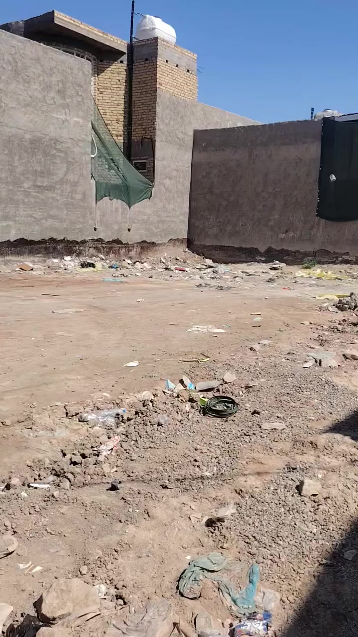 قطعه للبيع ١٠٠ م ابعادها ١٠ واجهه ونزال ١٠ شارع الرئيسي لمدرسه المستقبل تبعد قطعتين عن الشارع العام السعر ٢٥ رقم هاتف ***********
