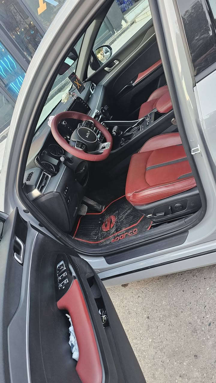 سلام عليكم
‏Kia K5 Gt-line 1/1
كي فايف جيتي لاين 2023 
رقم نينوى دولي
 اللون اسمنتي
المحرك 1.6 تيربو
ماشية(...28.)
بانوراما 
تشغيل عن بعد
رادارات امامية وخلفية وجانبية 
نقطة عمياء 
قيادة ذاتية 
صندوق ذكي
تشغيل عن بعد
كروز مثبت سرعة 
شاشة كبيرة 
شحن لاسلكي 
هند بريك كهربائي 
بصمة 
اشاير بالمري 
كامرة دواره
4 انضمة قيادة 
اوتو هولد 
ترحيب  باليدات
كشنات كهرباء 
داخل ماروني 
وارد أمريكي حادثها فقط الجاملغ الأمامي بدون دواخل 
بدون ايرباك

السعر 20000$
العنوان موصل حي الحدباء
للاستفسار هذا رقمي 
***********
