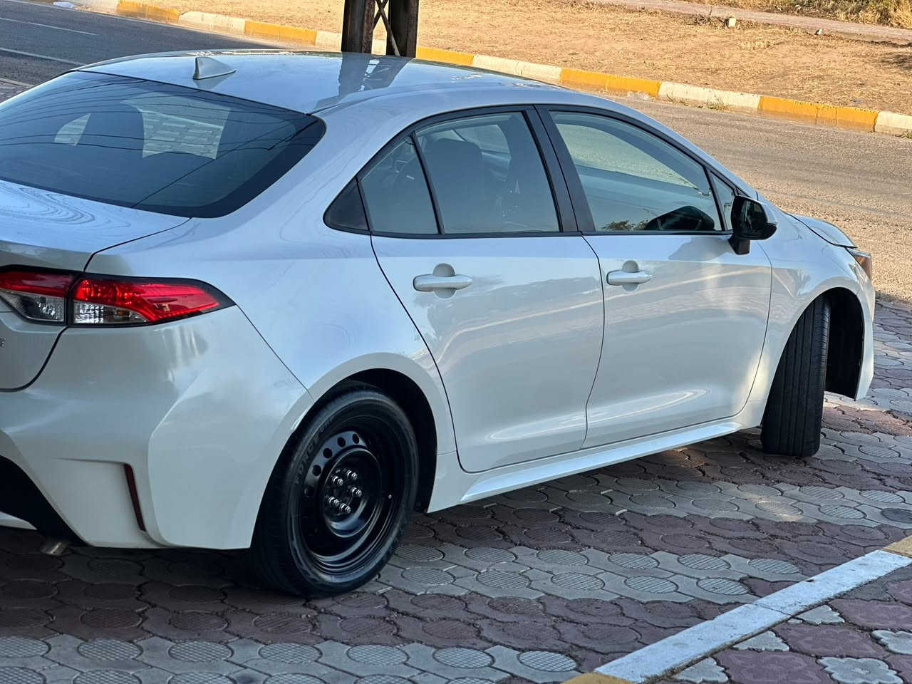 للبيع كورلا LE کلين بدون صبغ
السعر 139 بيها مجال بسيط 
***********
موديل 2020 
تثبيت سرعه 
بصمه تشغيل 
تثبيت سرعه 
كاميرا خلفي 
تبريد ثلج 
ماشيه 107 مايل 
تشغيل عن بعد 
بصمة ابواب +صندوق 
رادار 
تايرات وياله جديد 
كير محرك بشرط 
سونار بلمنشور 
بدون صبغ كفاله عامه 
بس بيهه شبر بلبونيد بارد 
السياره جاهزه 
سنويه ورقم جديد تحويل ثاني يوم 
مكان السياره ديالى خانقين
