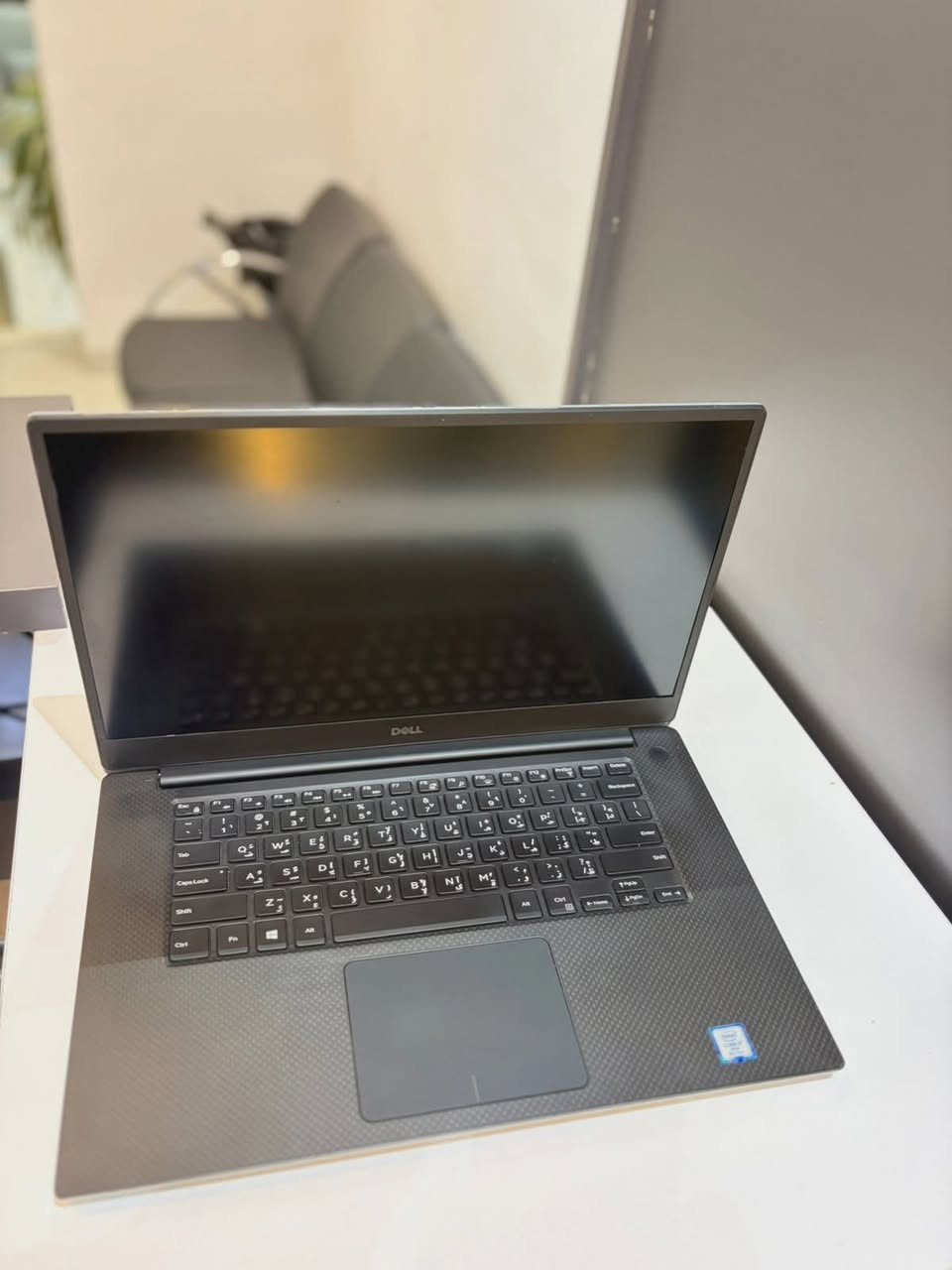 لابتوب Dell Precision رصاصي للبيع
إذا تدور جهاز يشغل الشغل الثقيل + ألعاب بدون مشاكل

📌 المواصفات:

* معالج i7 جيل تاسع 💪
* RAM 16GB
* كرت شاشة NVIDIA Quadro T1000 + Intel HD
* شاشة Full HD 1080p واضحة ونقية ✨
* DirectX 12
* بصمة اصبع 

💻 الأداء:

    المونتاج (Premiere) شغال بسلاسة
* ألعاب تختيم مثل: Resident Evil /
*  God of War/
* GTA5 🎮
   

📊 الحالة:

* نظافة خارجية 95% 🔥
* استخدام نظيف جداً
* فحص كامل ✔️ (بدون مشاكل)

حاسبتي الشخصية اشتغلت عليهة اكثر من ٩ اشهر ، مونتاج وتصاميم واللعاب ، سبب البيع اريد اسوي تجميعة 
عنواني ديالى- بعقوبة 
الي يريد يستفسر يراسلني واتساب 
***********
