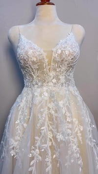 فستان/بدلة عرس • مقاسات ٣٦/٣٧/٣٨/٤٠ • قيطان بيجي