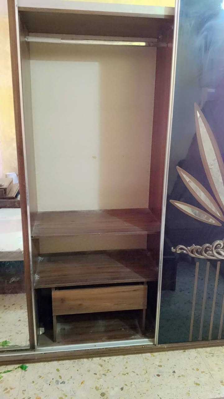 غرفه 6 قطع سعر 250 الف اي استفسار رقم ***********
