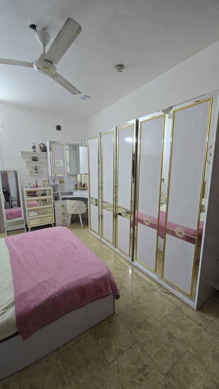 غراض للبيع
غرفة نوم 
قنفات
ميز طعام
للاستفسار ***********
العنوان بغداد
