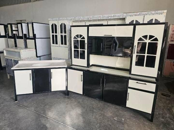 ***********
من بيت الزبون الف عافية
ثلاث قطع كاونتر وملحق مترين وسنك مرمر متر و20 سعر 290
