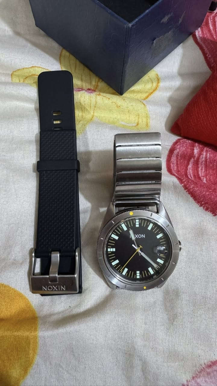 ساعة من شركة Nixon العالمية نوع Rover تيتانيوم للبيع
مثل ما موضح بالصور


**إذا كنت صاحب هذا الإعلان وتريد حذفه لأي سبب، رجاءا أرسل رسالة إلى الدعم الفني**