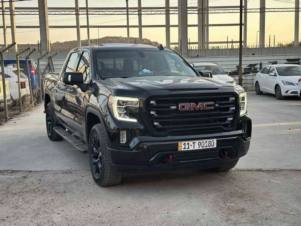 السلام عليكم 
جمسي سيرا موديل ٢ ٢٠٢
المواصفات slt المعروفه فول 
مكينه ٥٣٠٠ 
فتحه سقف 
اطفاء ذاتي 
كشنات جلد وكهرباء 
خزانات جوه الكشنات 
مري شفط
اضاء بل مري 
اضاء بل بدي 
بدي ٣ طكات 
اربع بصمات بل ابواب 
وبعد بيها هواي مواصفات
حادث السياره جامغ وبنيد 
ايرباك استيرن وبرده 
السعر ٣٣٠ وبيه مجال 
عنوان السياره بغداد 
رقم الهاتف 
***********
