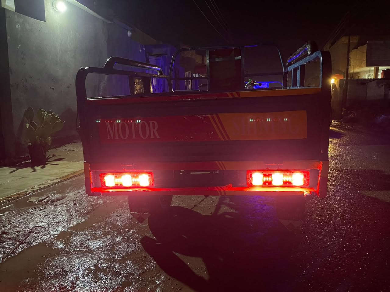 سلام عليكم ستوتاه البيع مديل 21 محرك 24 ستوتاه مكفوله كفاله عام  من ركبه من اوراق اصولي  مكاني بابل الحمزه الغربي السعر1600 وبيهه مجال الشراي رقم التصال *********** متواجد وتساب
