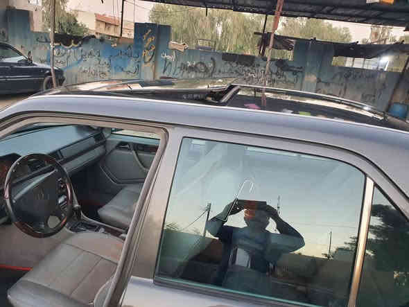 السلام عليكم 
مارسيدس دب موديل 1991 رقم بغداد مميز  حجم 300 عنكبوت 
سيارة على البلاد  بدون ضربة بدون خياس القواعد على البلاد مصبوغة جمالية   تخم تاير  وباتري جديد كشنات جلد  وكهرباء  بإسمي  وتحويل مباشر     ***********     خابر وتدلل 
سعرها 95 ورقة وبيها مجال للطيبين     وكلشي اكو بالسوگ  والتوفيق للجميع    🌹
