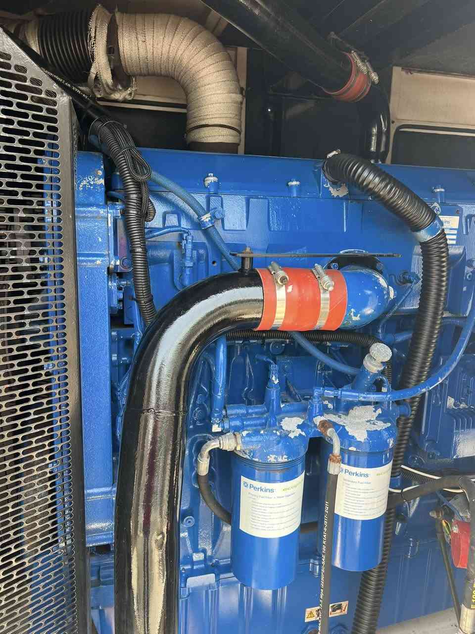 بيركنز حجم 2500 FG
500kv
ساعات العمل 180 ساعة 
المولد شرط الفحص والحمل 
العنوان بغداد 52 
***********
***********
