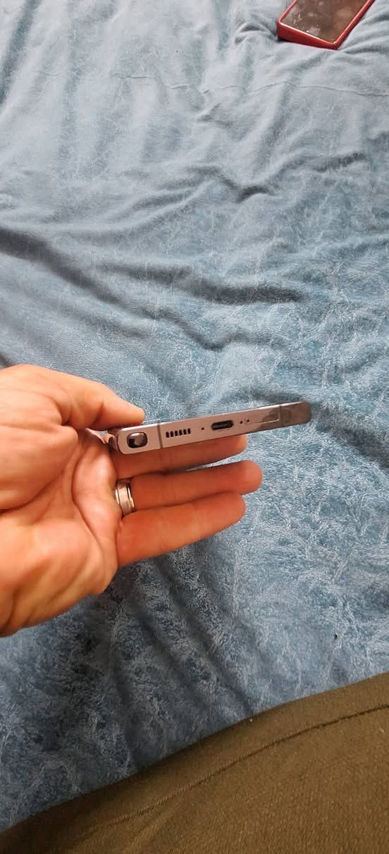 السلام عليكم رمظان كريم للبيع سامسونج s23الترا جاهز نظيف شرق اوسط ناظافتة 100\100 بدون ملاحقات الكرتونة ظايعة الزكات الشركة الصفح بعدهن بي ذاكرة 512 السعر 825 بي مجال قليل  العنوان بغداد الاتصال على هاذا الرقم ***********
