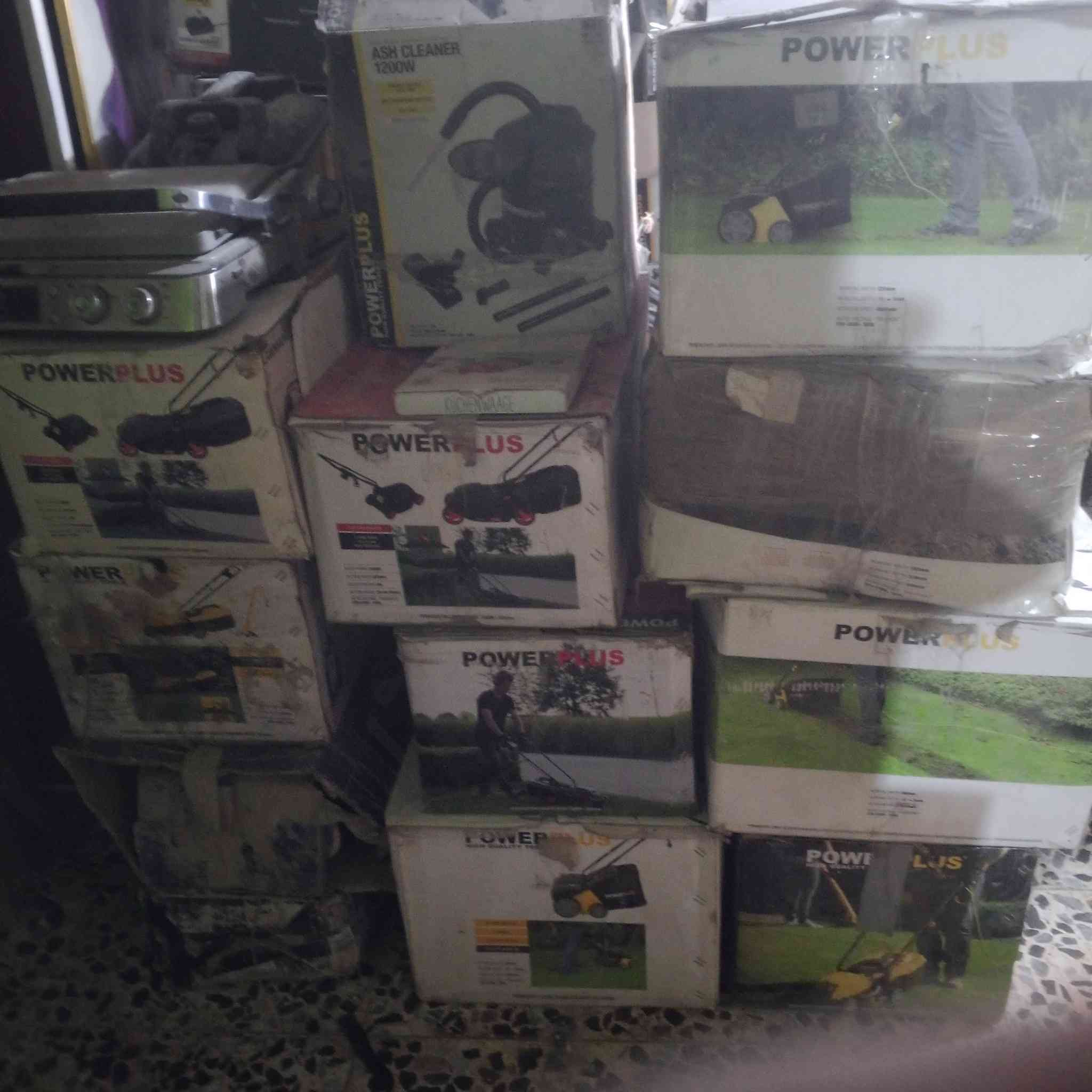 شلعه عدد البيع فحم العدد تقريبن 200سعر القطعه 10قفل بدون عمله بغداد حي السفير ***********
