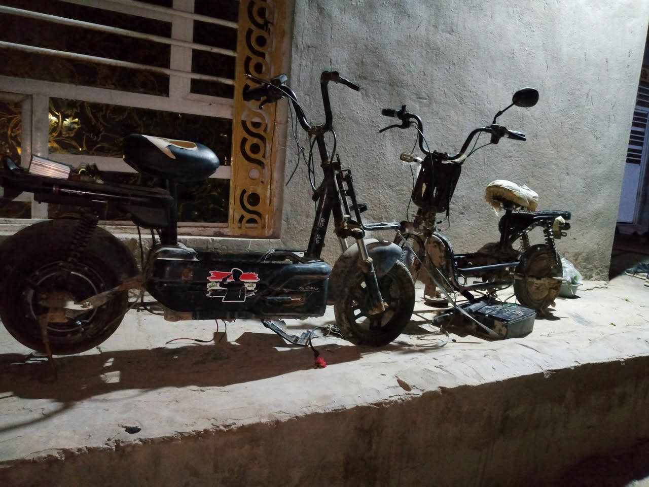 سلام عليكم هاي تراجات شحن البيع وحده تتاج بس ترتيب شغله بس اني اطي كوم حديد وثانيه تحتاج بطاريات وتاج سكليتر     ؟    وغراضهن   ؟   كاملات مكاني بغداد تقاطع النهروان بسمايه  سعر 100   ***********
