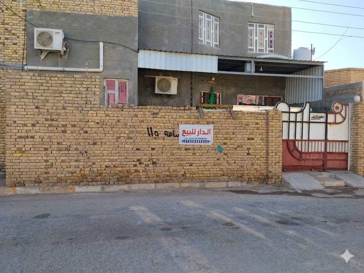 يتكون البيت من طابقين الطابق الاول غرفة واستقبال ومطبخ وهول وحمام وطرمة وتواليت داخلي وتواليت خارجي والطابق الثاني يحوي غرفتين وهول وسطح للطلب او الاستفسار *********** عمارة, ميسان
