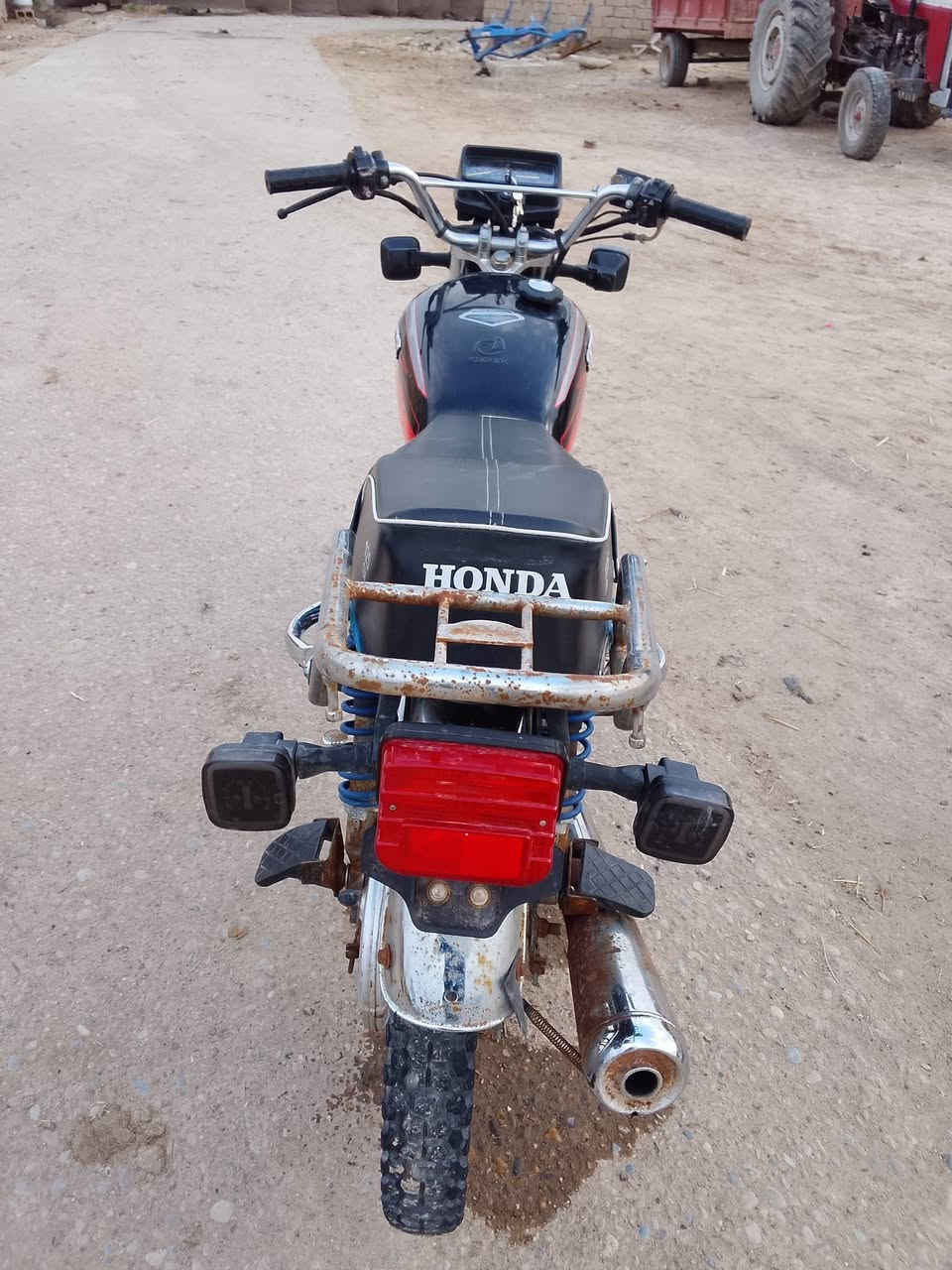 سلام عليكم للبيع سيفان السعر 600 وبيه مجال  ‏‪***********‬‏
