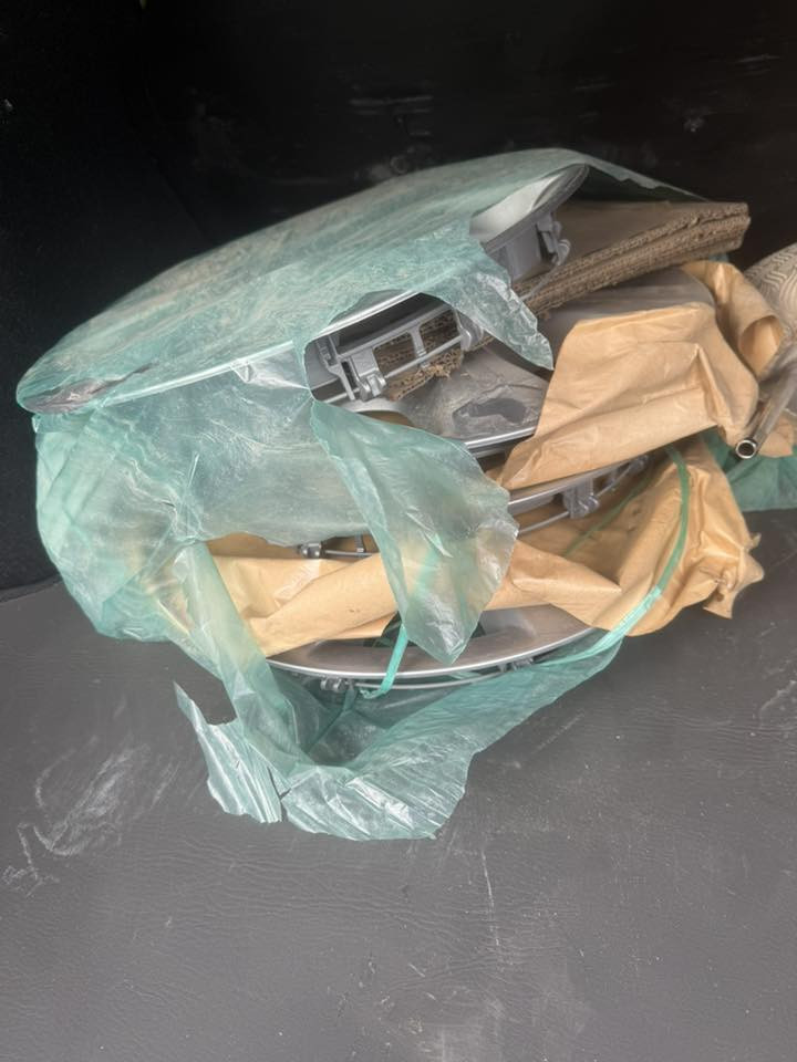 اسلام غليكم البيع سني مديل 2025بعده زيرو ماشيه جوه ٤ الف سياره جهزه مدوشمه ارضيه وكشنات وصندوك جام اربع ابواب كهربه قطعتين تبريد حساسات سبايدر اشاير بل مريويل 15 سبير ما نازل بعده لوك تحويل مباشر  مكاني بغداد الحبيبيه سعره ١٣٠ وبيه مجال ***********
