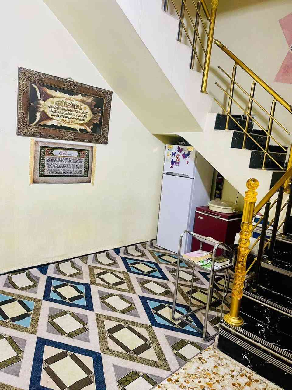 السلام عليكم بيت للبيع مساحه 100متر طابق ونص شارع 60 مقابل شارع أبو طيارة المربع الذهبي الاستفسار خاص ***********
