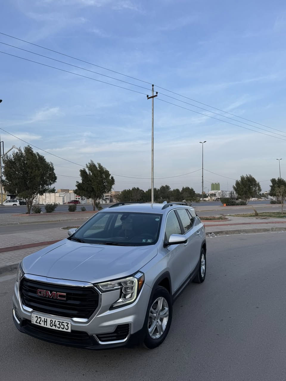 للبيع – GMC Terrain 2022 SLT
رقم اربيل بأسمي تحويل مباشر 
وارد أمريكي | مواصفات أمان متقدمة | حالة ممتازة | بدوووون ايرباااك 
محرك و كير كفالة بدون فتح بدون أي مشكلة 

🔹 اللون: سلفر
🔹 الموديل: 2022
🔹 الفئة: SLT
🔹 الاستيراد: وارد أمريكا
🔹 الممشى: 82,000 كم
🔹 المحرك: 1.5 لتر تيربو
🔹 القير: أوتوماتيك تحكم دكم نفس اليوگن 

✨ المواصفات والتجهيزات:
 • رادار أمامي وخلف
 • تنبيه اقتراب من السيارة الأمامية
 • هزاز بالمقود (تنبيه مغادرة المسار)
 • مقعد السائق كهرباء
 • شاشة + Apple CarPlay
 • كاميرا خلفية
 • حساسات ركن
 • تشغيل بصمة
 • مصابيح امامي و خلفي  LED
 • مثبت سرعة
 • جنوط ألمنيوم
 • مكيف أوتوماتيك
 • أنظمة أمان متعددة

📊 السيارة فئة SLT الأعلى تجهيزاً بمحرك تيربو اقتصادي وأجهزة أمان متطورة مناسبة للاستخدام اليومي والسفر.

حادث السيارة : قبغ الجنطة فقط صبغ و تعديل PDR ابواب عكس السائق فقط من الاسفل شي بسيط

💰 السعر:  ١٩٢ ورقة وبيها مجال بسيط
📍 الموقع:  بغداد شهداء السيدية
📞 التواصل: ***********
