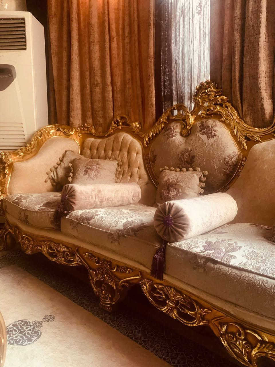 السلام عليكم 
تخم للبيع 17مقعد ..2طبلات كبار ..3 طبلات صغار. كونسيلا وفاترينه صاله كبيره تخم مصري 
تواصل ***********
