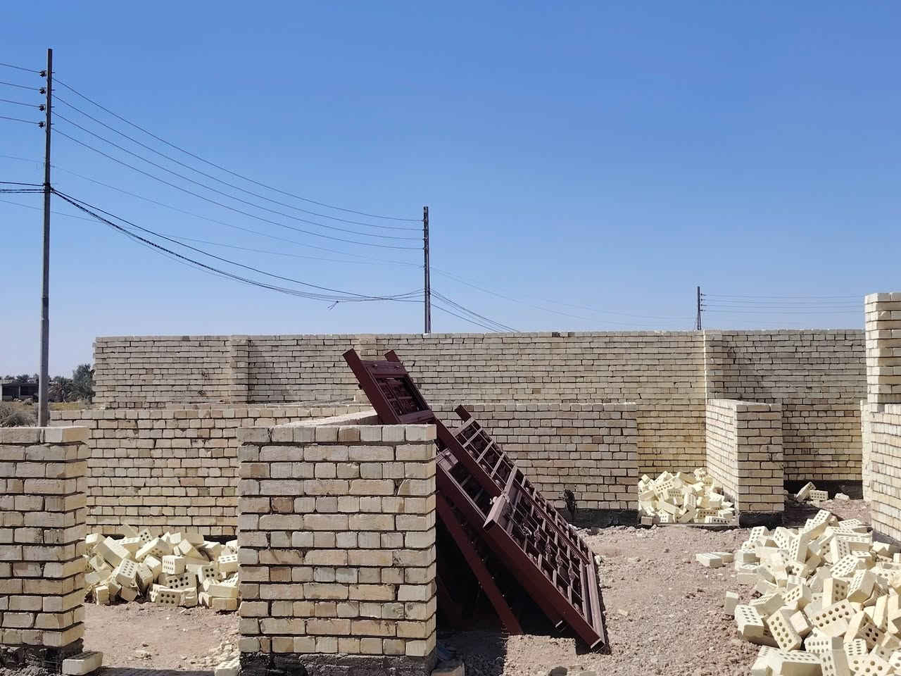 خلفه بناء درجه اولى في كربلاء وشراف مهندسين والالتزام بالمواعيد وهذه رقمي ***********
