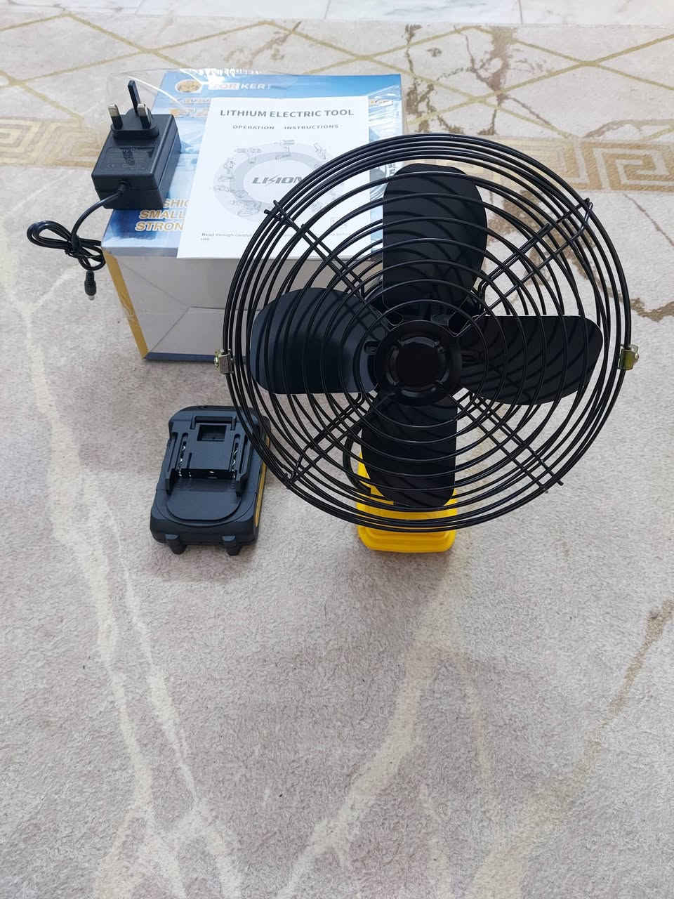 مروحة شحن ليثيوم جداً اعتماديه جديد بل باكيت لوك  تشتغل على بطاريات الدريل  تحكم بل سرعات هواء مالته ممتاز ملف نحاس الي مهتم يتمم 26 وبالعافية للحجز خاص او ***********
