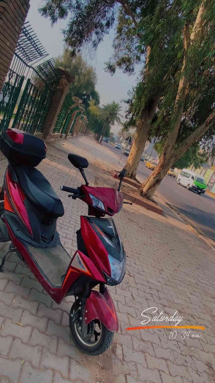 السلام عليكم دراجة شحن نوع الخفاش الدراجة استخدام شهر جديدة كلشي مابيهة وغراضهة كاملة وضمان الشركة بعدة بيهة سنة كاملة الملف الدراجة 1500
عدد البطاريات 6 حجم كبير 
السعر :950 الف
مكاني : حي اور 600
الرقم : ***********
وبيهة مجال شوية 
سبب البيع : محتاج فلوسهة
