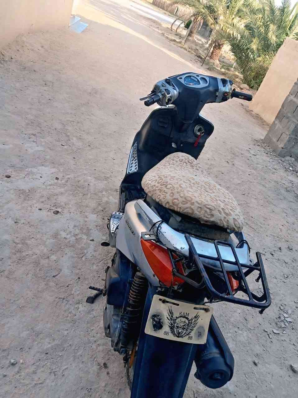 سلام عليكم عندي درجة بنزين دراجه سكنس  عنوان بصره زبير سعر 350بيه ماجل طيبين ***********

