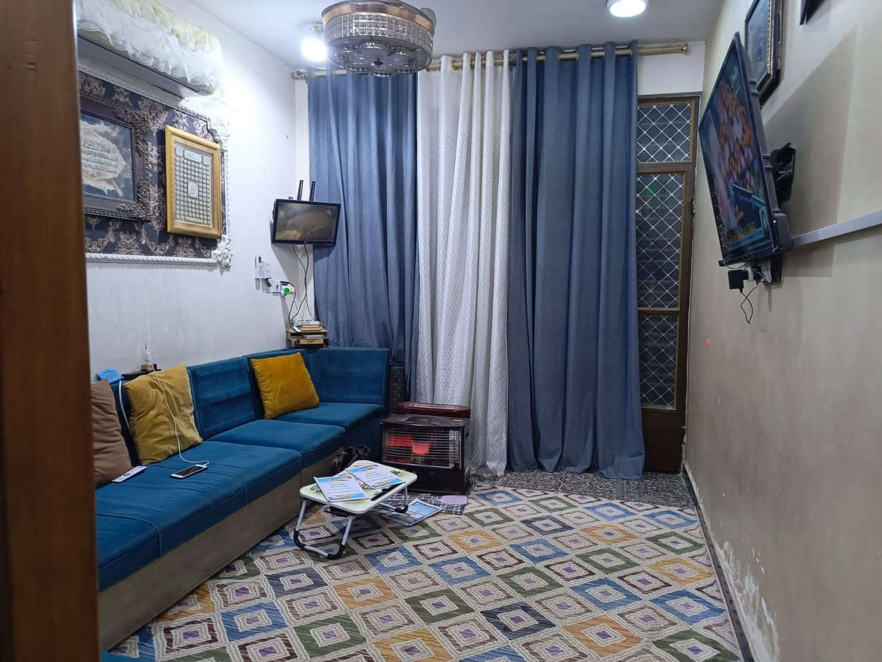 السلام عليكم بيت للبيع ٥٠م طابق واحد بناء حديث ، واجه ٣،٣٠م نزال ١٥م صاله + غرفة نوم + خدمات كامله + السطح شتايگـر كامل + مجاري رفت + ماء جديد ، العنوان الخطيب الزراعي شارع أبو الأحرار قريب جدًا عن أسواق ابو مصطفى الفتلاوي السعر ٦٣ مليون.
للاستفسار الإتصال ***********
