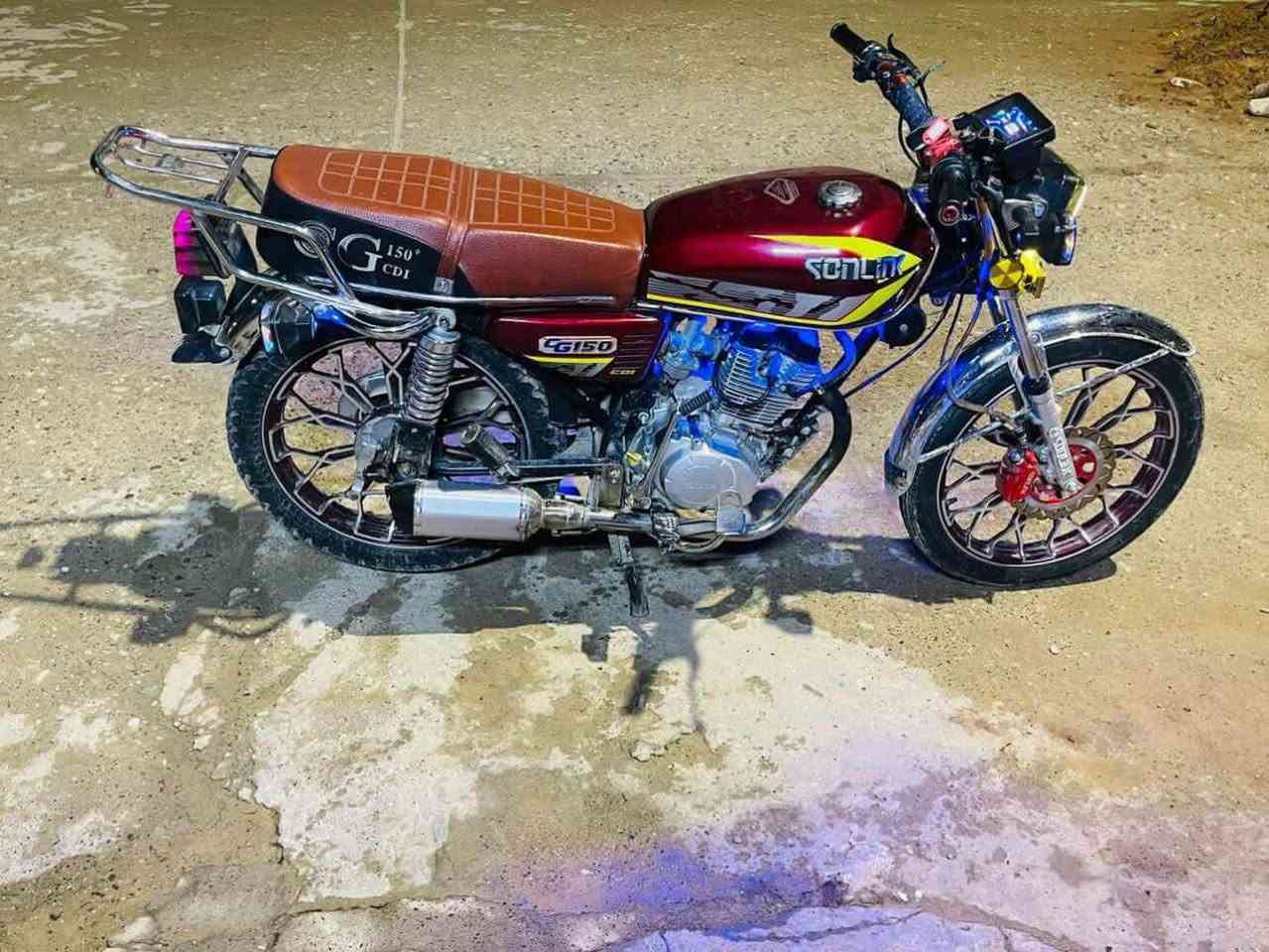 السلام عليكم دراجة للبيع موديل 2023 محرك 150 محرك شرط مامفتوح كلشي على وضع الشركة السعر 650وبي مجال***********واتساب
