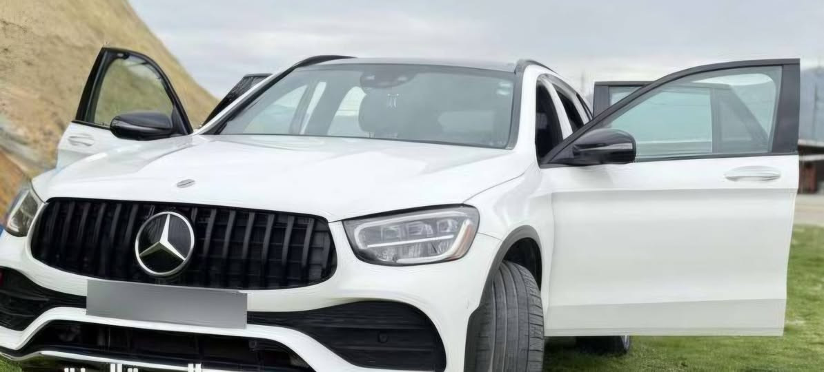 للبيع مارسدس فئة GLC300
موديل20
صندوك كهرباء 
كامرات 360
فول الخير 
حساسات امامي خلفي

داخل السياره لونه ملكي اسود
السياره فور متك 
رقم اربيل تحويل مباشر
ماشيه 60 الف كيلو
السياره بدون صبغ بدون ايرباك فقط دعاميه
كير محرك مكفولات
مكان السياره بغداد 
بنوراما ماوس داخل جلد 
كشنات كهرباء وباقي مواصفات المارسدس
السعر 270$  وبيه مجال بسيط 
واي استفسار اني حاضر 
***********  *********** 

(  )
