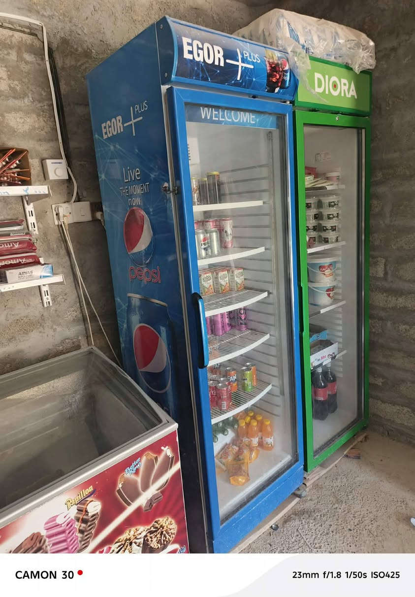 السلام عليكم اخوان عارضه للبيع
الازرق شغال درجه اولى السعر 350الف بي مجال بسيط 
***********
