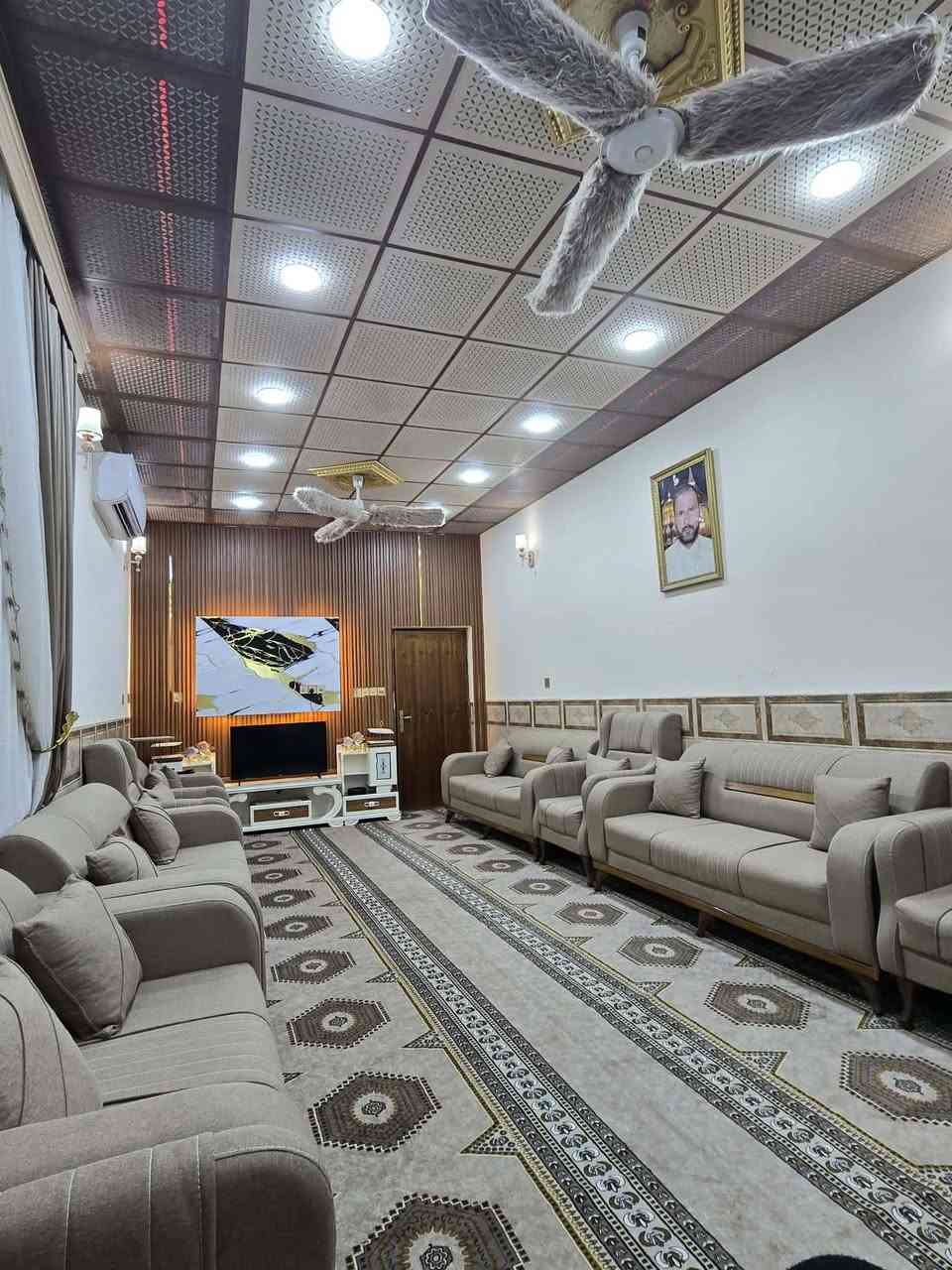 سلام عليكم
🏠
بيت للبيع كامل من كلشي 🔥
ماء + كهرباء  + تبليط بل باب+اناره ليليه + بير عدد 2
العنوان التقيه الثالثه مقابيل ساحة التوديع 🕌
المساحه 200🔸
 ركن 
غرف نوم عدد 4
استقبال 
مطبخ حار وبارد 
صاله عدد 2
صحيات عدد 2 
منور 
كامل من كلشي 
سعر 💸 ↘️
اتصل 
***********
0775 198 6574
