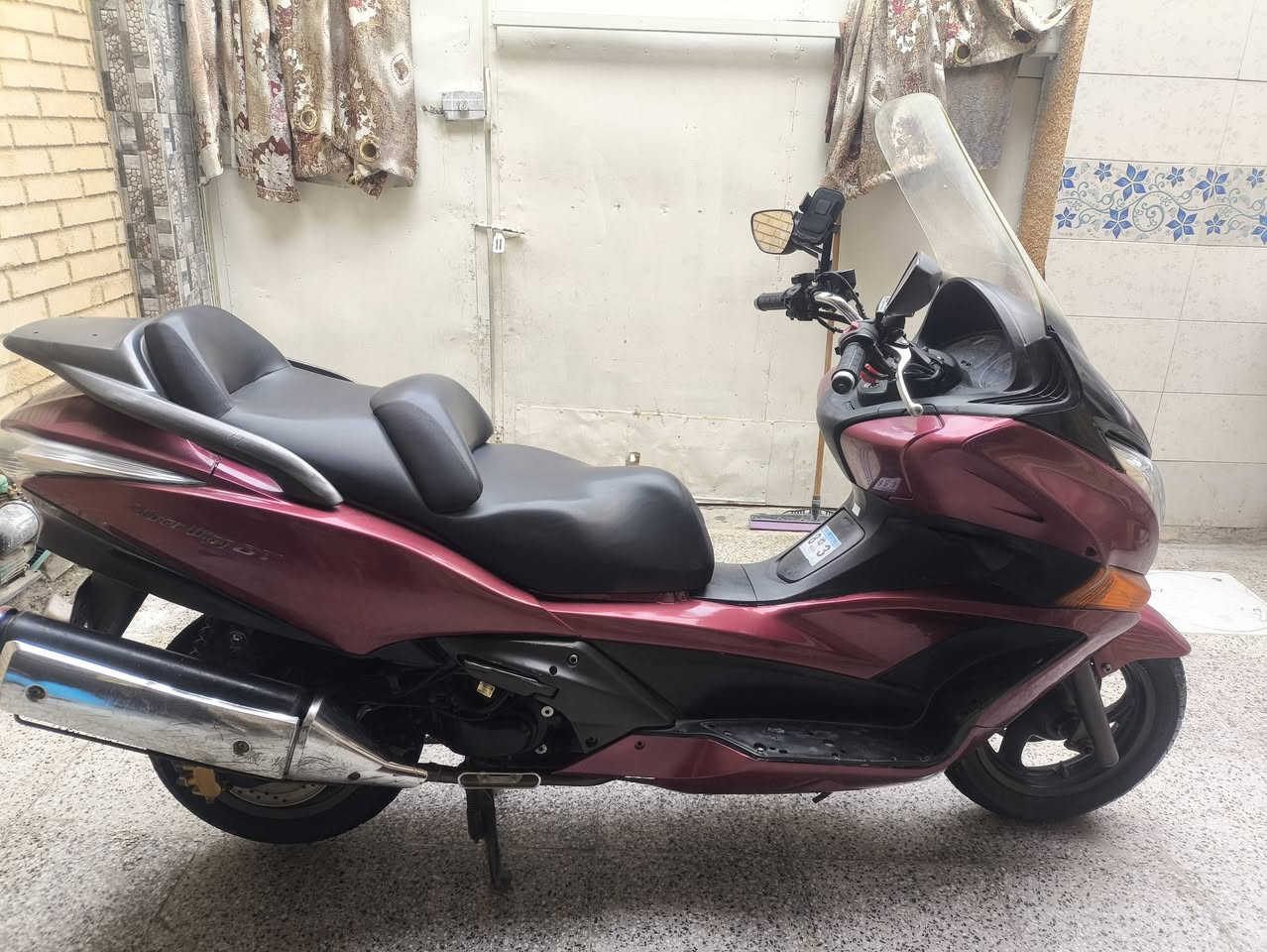 سلفرونج جي تي 400رقم بغداد اصولي 
باتري جديد تخم تايرات جدد ادامه قبل شهر يم (مصطفى هوندا)
مكينه مكفوله بلاد نضافه الكفرات 75بالميه اي بي اس مفصول اوفر مود مفصول هذي تفاصيلها متواجد على الفيس 
واتساب*********** مكاني بغداد البلديات
