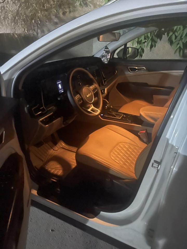 السلام عليكم
كيا سبورتج موديل 2023 خليجي
رقم بغداد الجديد باسمي 
ماشيه 55 km حقيقي 
سيارة كفالة من الصبغ والضربة والتبديل عدا شخط كد اصبع بالباب خلف السايق مواصفاتها بصمة حساس امامي خلفي بلوجكتو ..لايتات زنون ..مري شفط ..اشارة بالمري ..شاشة جبيرة بلادية وليس عمل مودات قيادة اقتصادي وعادي ورياضي ..تحكمات جهتين بالمقود ..تبريد قطعتين..شاشة اعطال.. جام اوتو.. مثبت سرعة تشغيل عن بعد السعر 215 $ 
بيه مجال ***********
