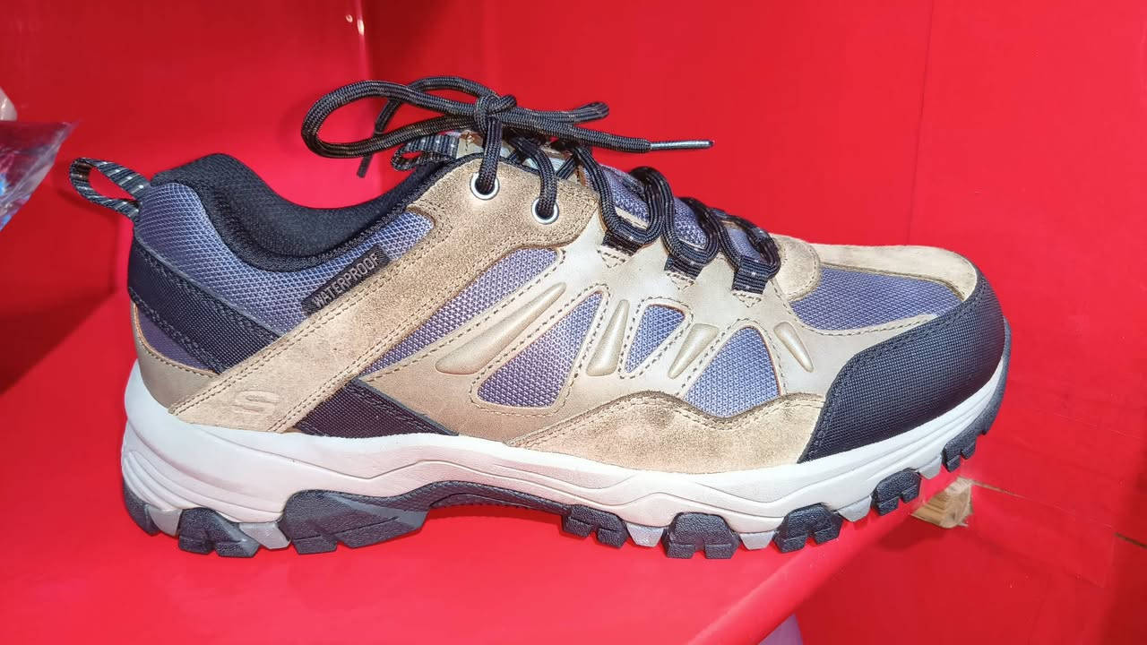 حذاء Skechers Men's Selmen - Enago 
  رياضي ضد الماء 
جديد ممستخدم نهائين قياسه 45  وشرط القطعيه اصليه 
سعرها 75 
***********
